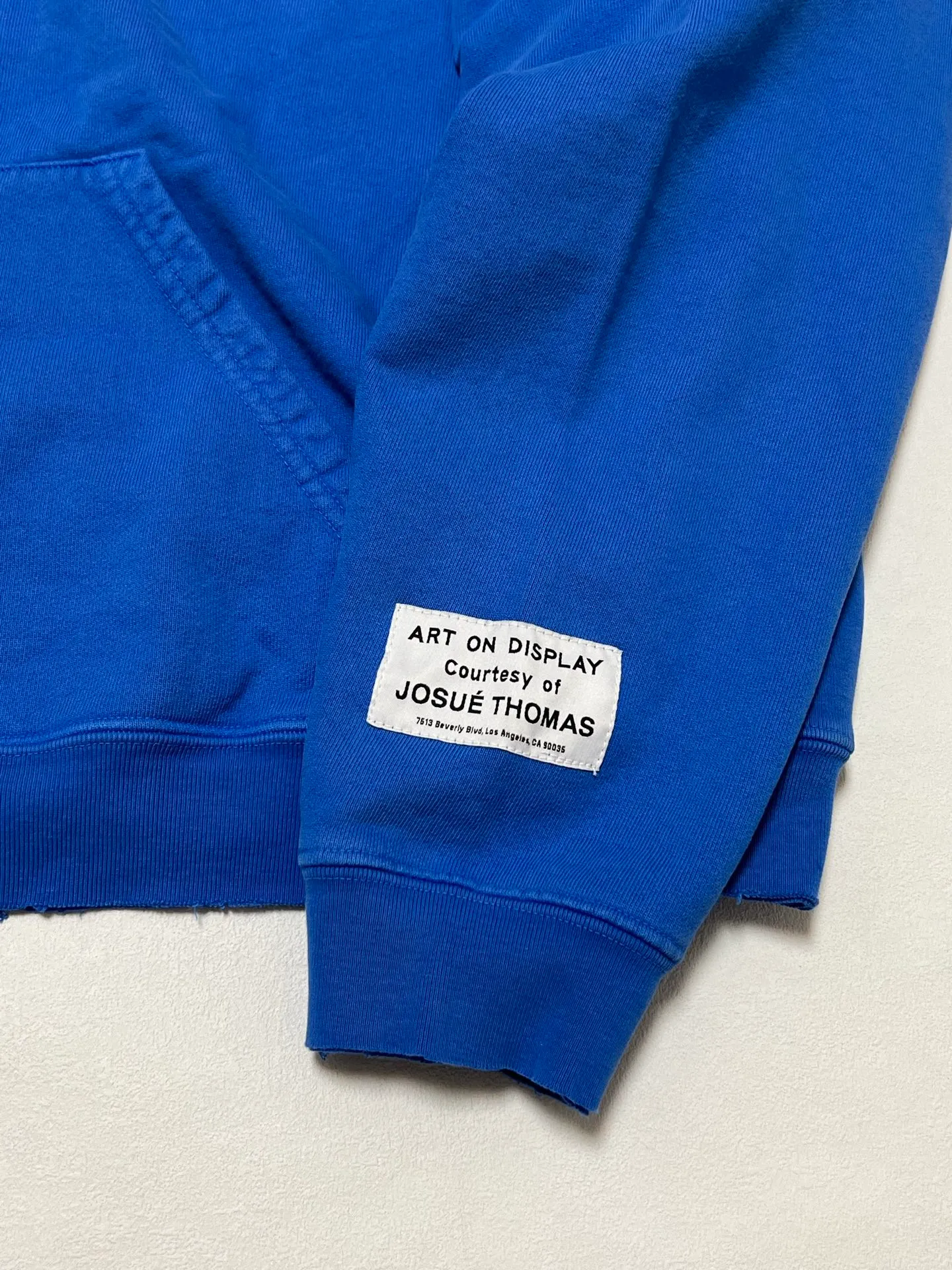 GALLERY DEPT. 90'S GD LOGO HOODIE/BLU 90's retro destroyed royal blue English hoodie Royal Blue S-XL Needs custom weaving and dyeing 500g high weight sweatshirt fabric Light fleece treatment on the inside Overall wide and comfortable Loose version Trendy and fashionable Same as the original version Washed and distressed printing Original consistent hang tag With G LOGO hanging beads/yellow triangle warning sign